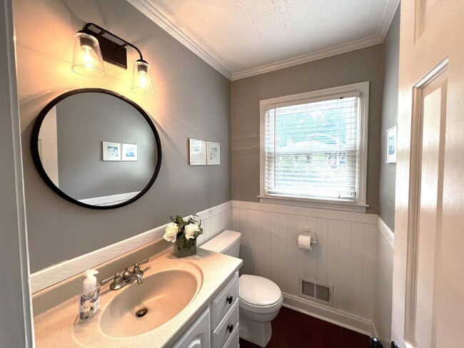 Building Photo - 3324 Devaughn Dr