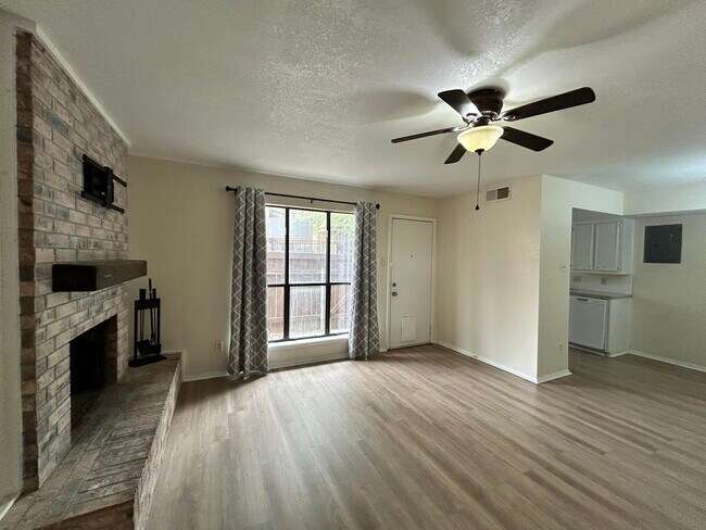 Building Photo - 8601 Memphis Dr