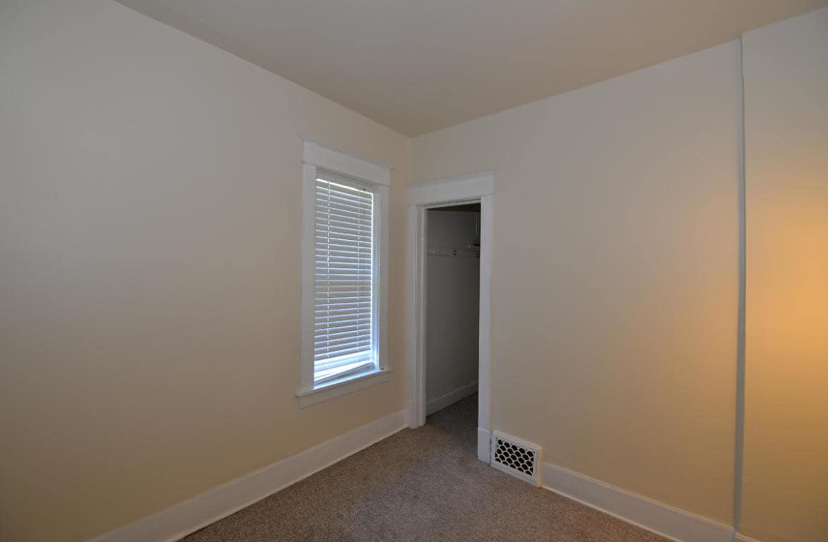 Smaller Bedroom pic 1 - 1106 David St
