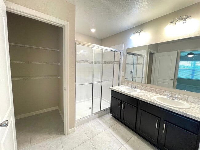 Building Photo - 2847 Mosshire Cir