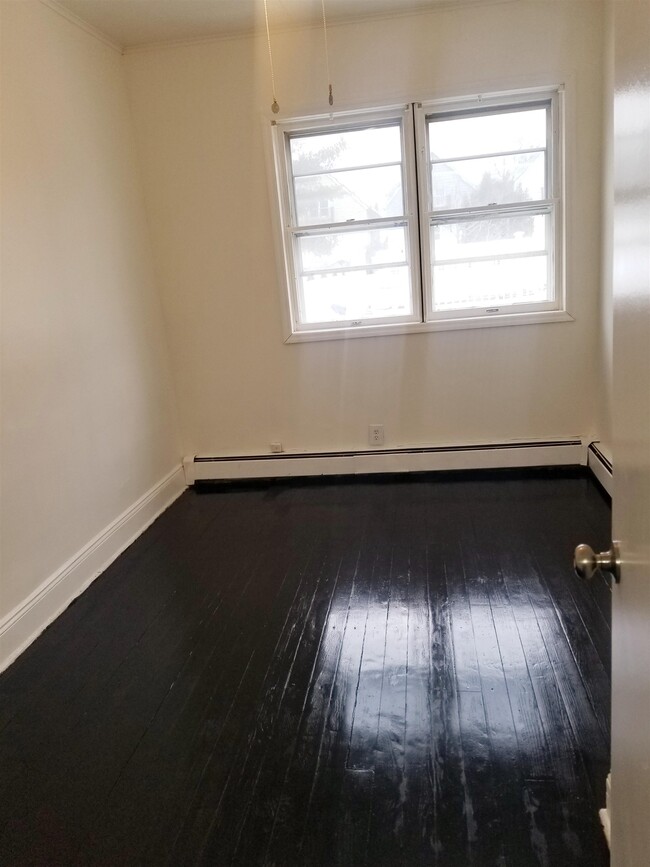 Building Photo - 159 W 10th St