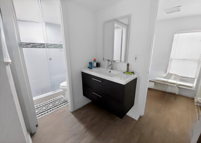 Building Photo - 8401 W Sample Rd