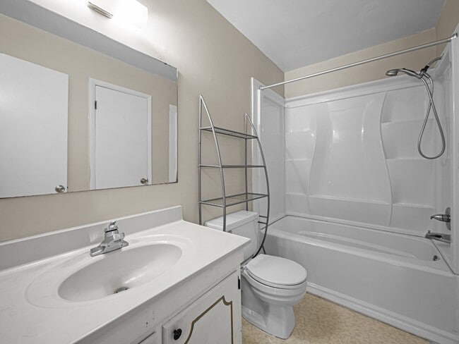 Building Photo - Welcome to Branchwood Townhomes!