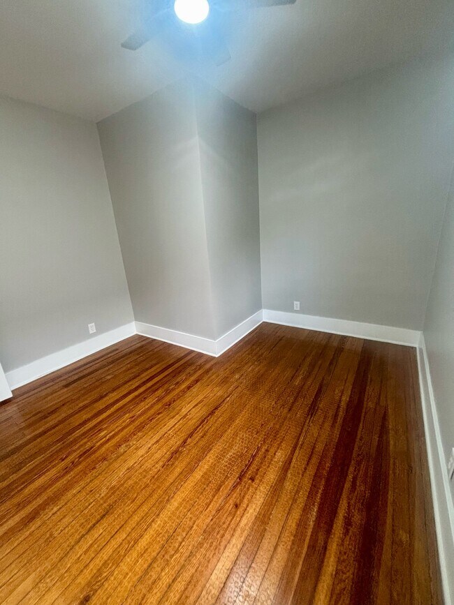 Building Photo - 1310 Earl Ave