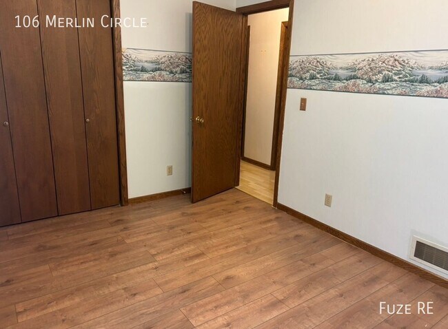 Building Photo - 106 Merlin Cir