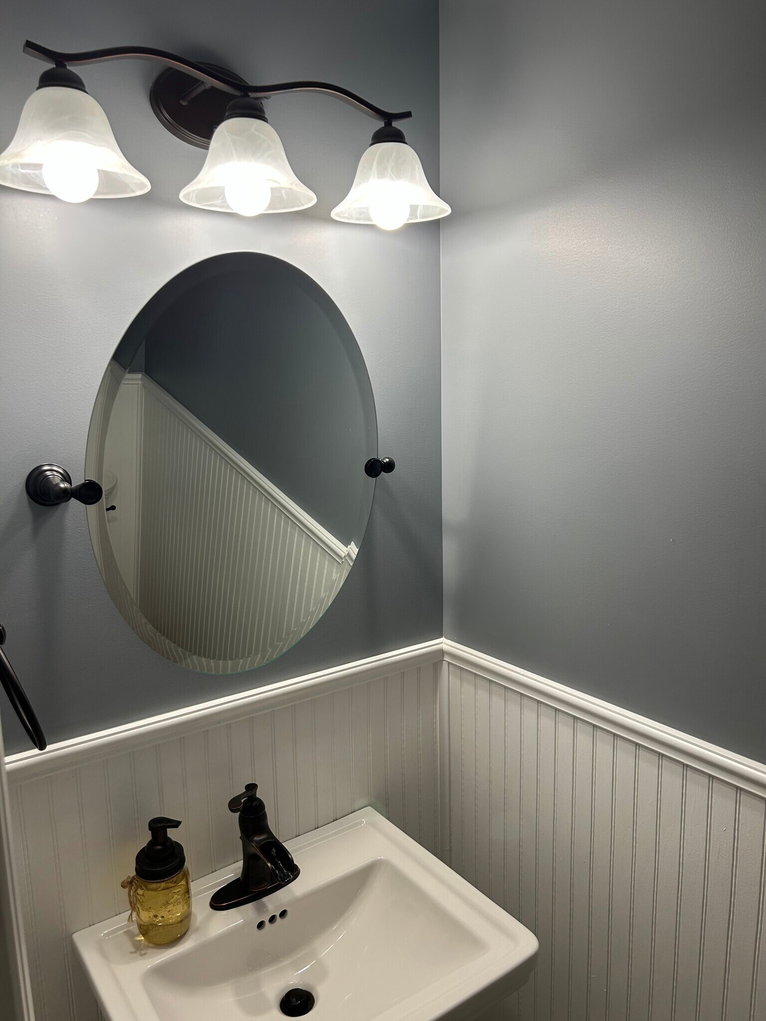 Half bath - 950 Twin Leaf Ct