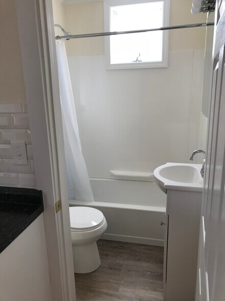 Building Photo - 8 Myrtle St