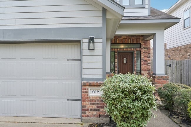 Building Photo - 618 Aulia Ln