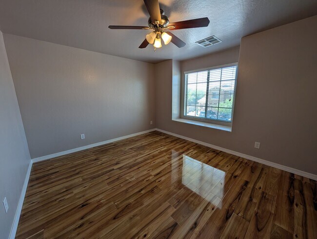Building Photo - 4 Bedroom 3 Bathroom Circle Cross Ranch Home