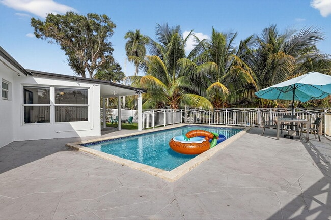 Building Photo - 4540 SW 28th Terrace