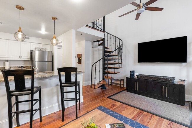 Building Photo - Stunning 2-Story Loft in the Heart of Downtown