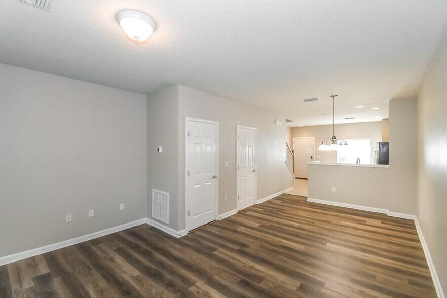 Building Photo - 8108 Summer Palm Ct