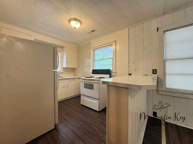 Building Photo - 7203 Porcher Dr