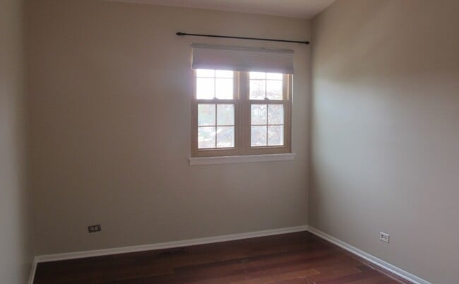 Building Photo - 40 Sarahs Grove Ln
