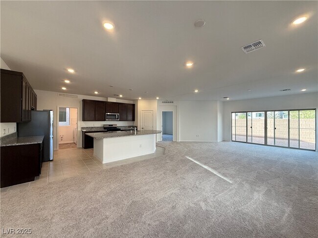 Building Photo - 7516 Castlegreen Ave
