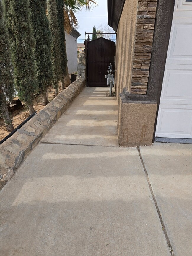 Building Photo - 3213 Tierra Ave Pl