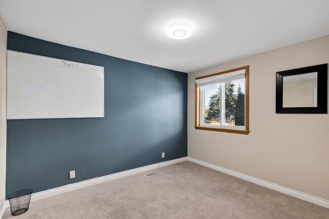 Building Photo - 644 S 189th St