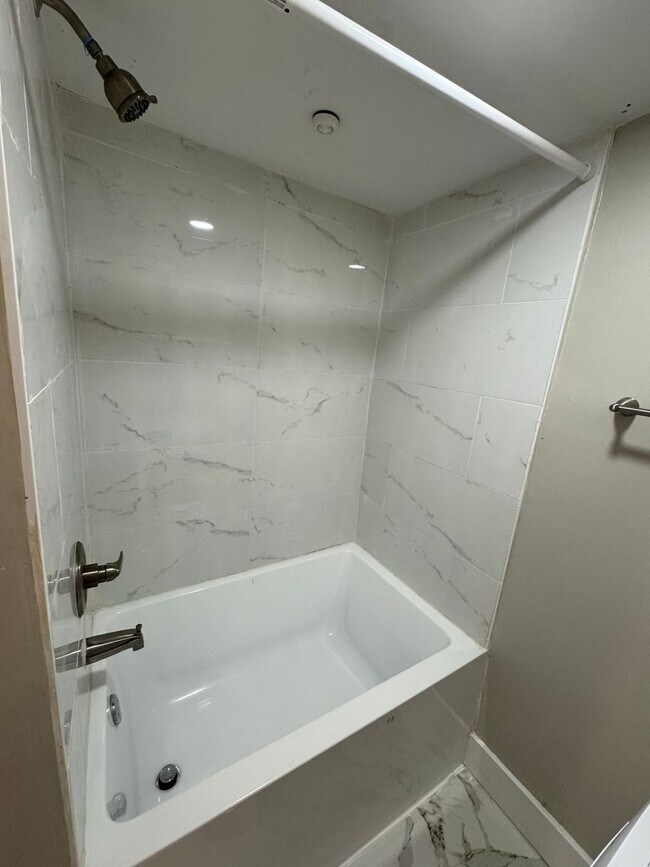 Building Photo - 441 W 28th St