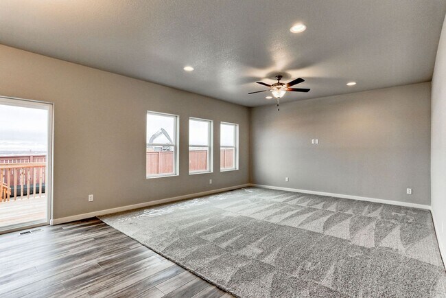 Building Photo - 3 Bedroom 3 Bath home in Raindance
