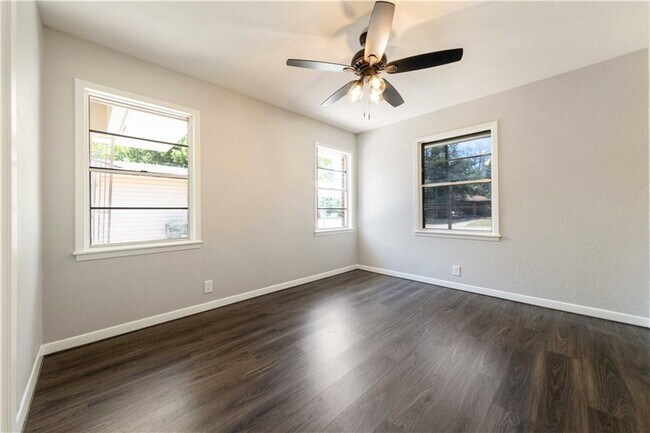 Building Photo - 1903 S 19th St