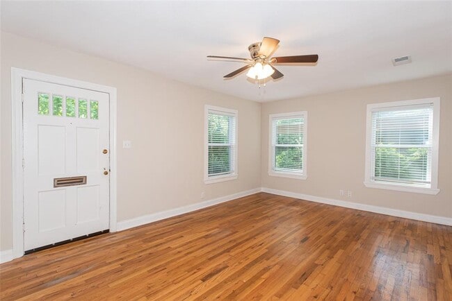 Building Photo - 1607 W 40th St