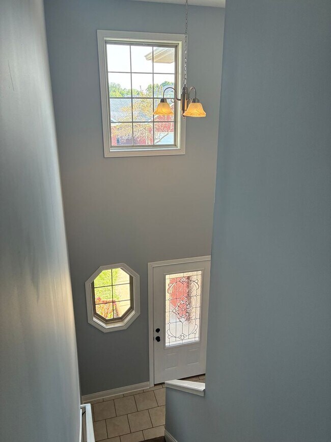 Building Photo - 137 Twin Lakes Dr