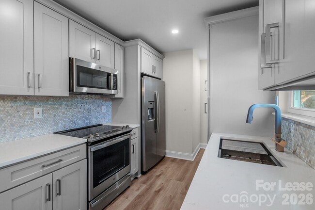 Building Photo - 812 E 18th St