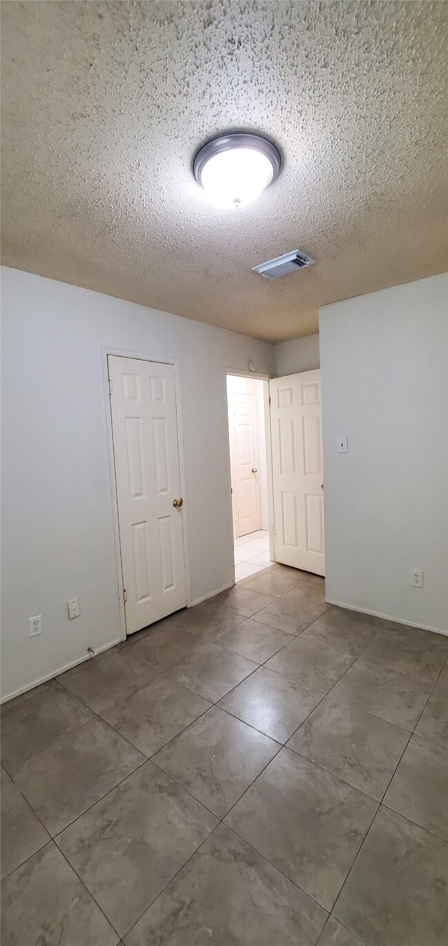 Building Photo - 7406 La Pl Dr