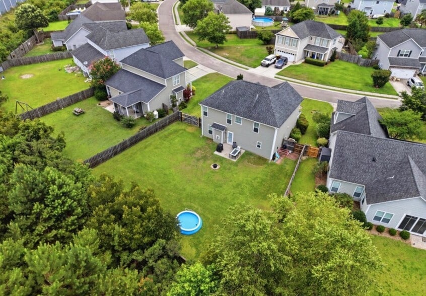 Building Photo - 553 Montego Ct