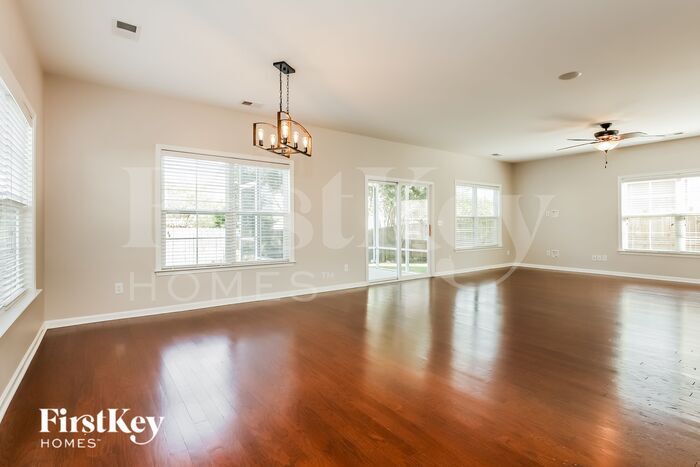 Building Photo - 328 Drayton Pl Dr