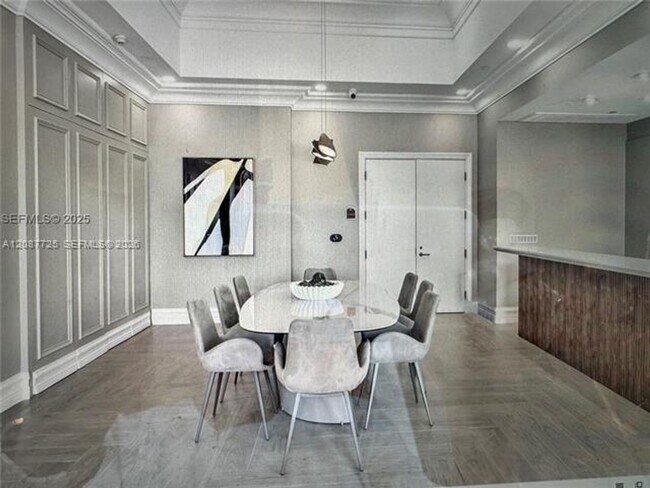 Building Photo - 16500 Collins Ave