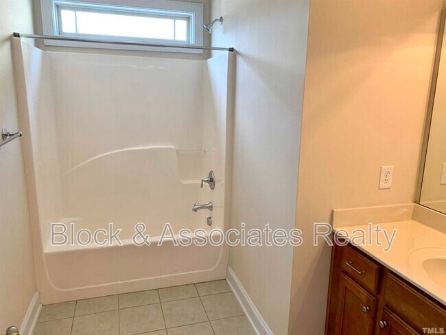 Building Photo - 706 Weavers Ridge Dr