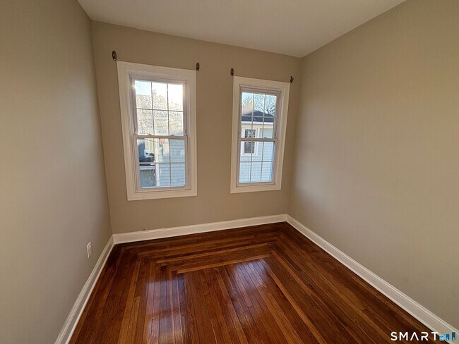 Building Photo - 19 Darina Pl