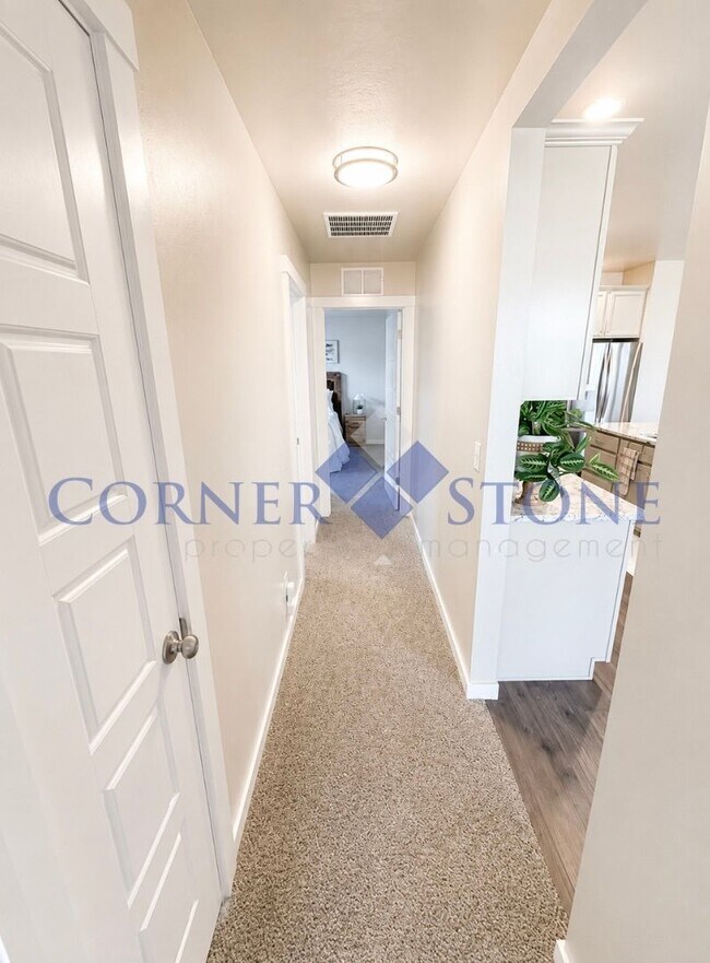Building Photo - Spacious Family Home with 3-Car Garage & Fully Fenced Backyard in Nampa