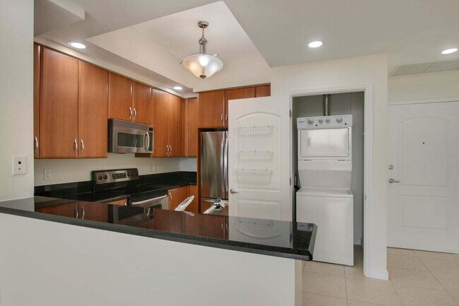 Building Photo - 801 S Olive Ave