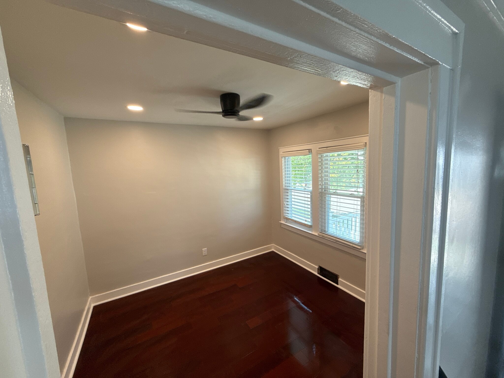 Building Photo - 22114 Rosedale St