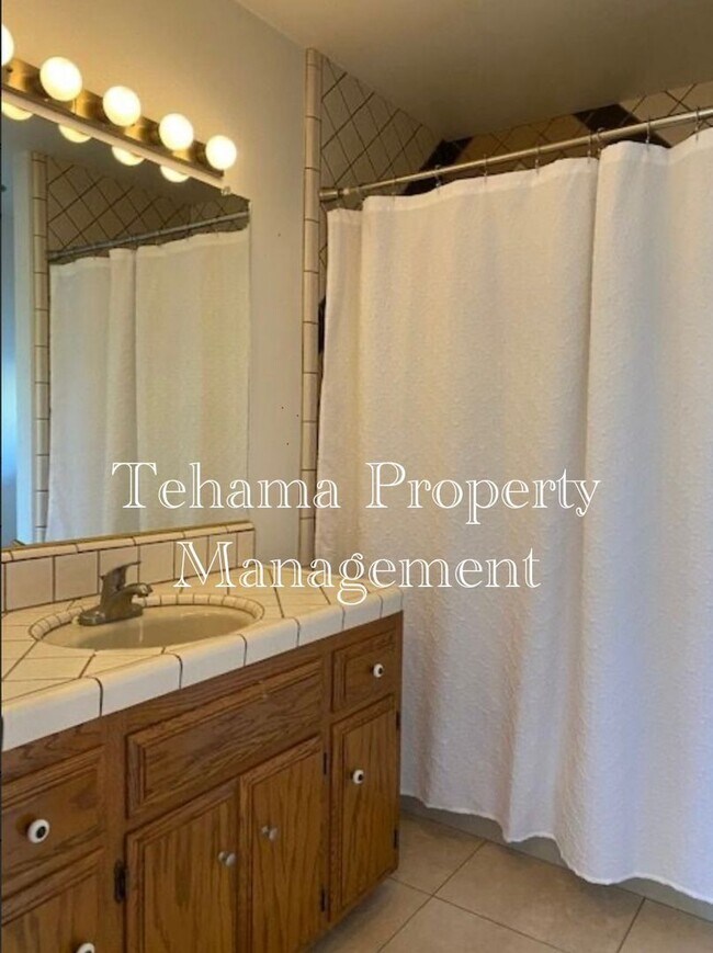 Building Photo - Beautiful 2 Bedroom/2 Bathroom Home with a Great Room, Fireplace and access to shared swimming pool