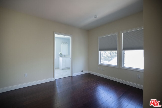Building Photo - 907 Westchester Pl