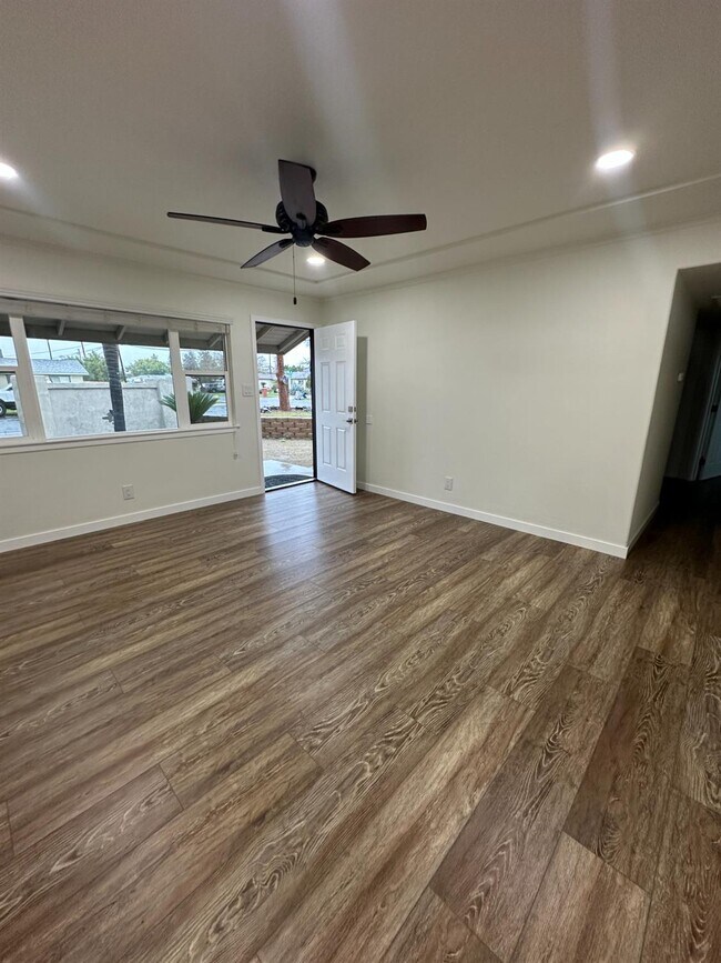 Building Photo - 4554 N Manila Ave