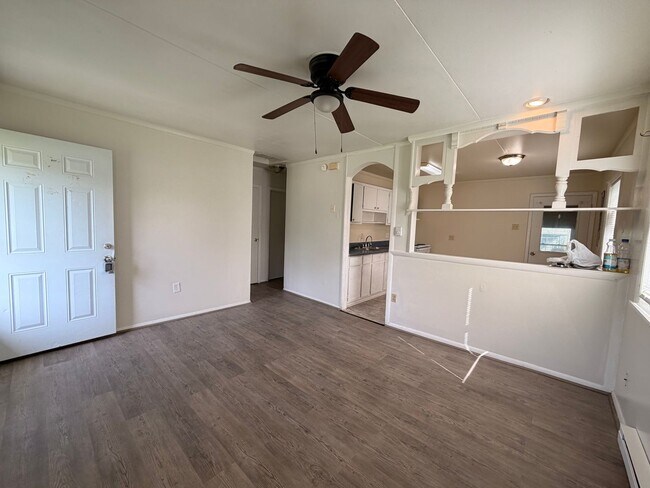 Building Photo - 1437 Oakcrest Dr