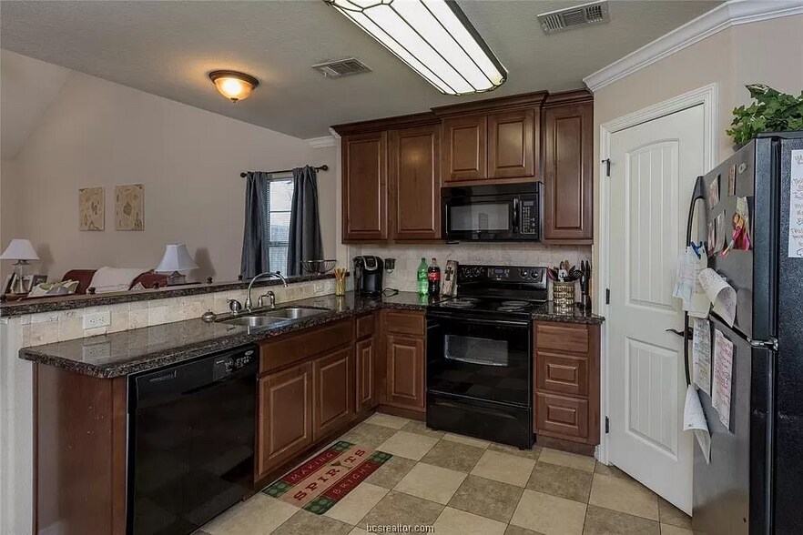 Kitchen - 1708 Boardwalk Ct