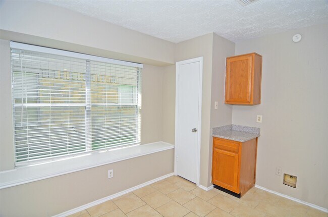Building Photo - 745 Otter Creek Dr