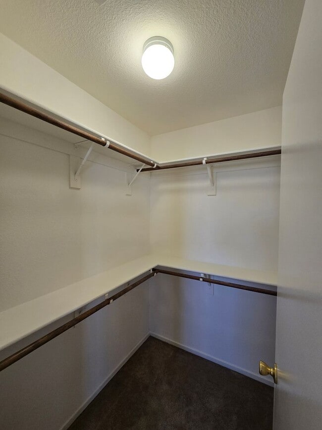 Building Photo - A FABULOUS 3 Bedroom home in desirable Silverado Ranch!