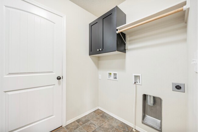 Building Photo - 1860 E Adelaide Dr