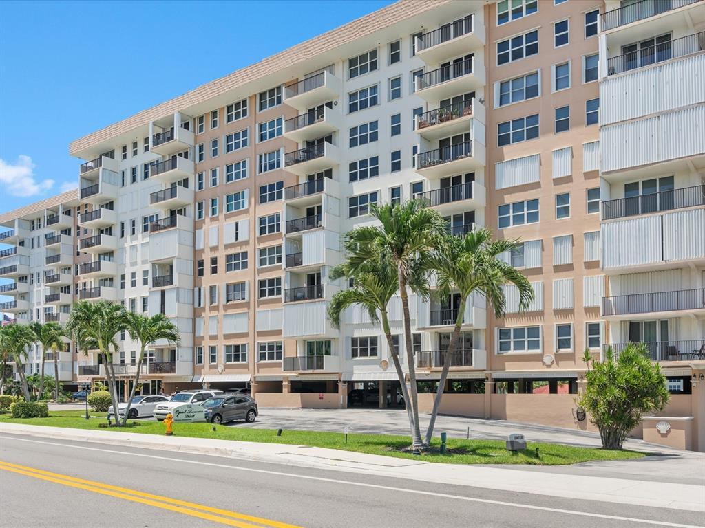 Building Photo - 1150 Hillsboro Mile