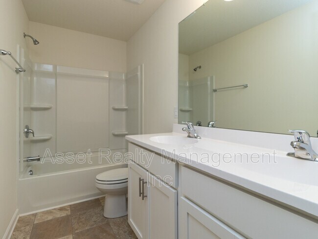 Building Photo - 4831 Birchcrest Ln