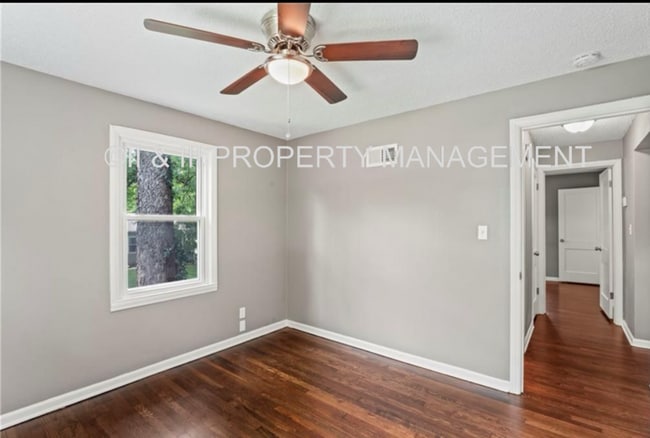 Building Photo - 8022 W 61st St