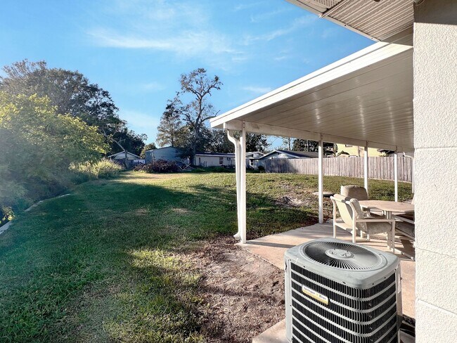 Building Photo - 907 Lake Jessie Dr