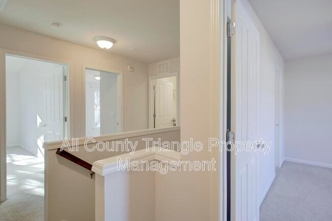Building Photo - 408 Dyersville Dr