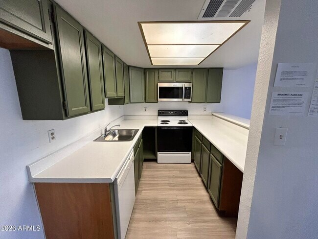 Building Photo - 2040 S Longmore